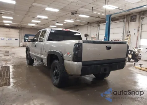 2002 GMC Sierra 1500 Sle z USA, uszkodzony, nr VIN 2GTEK19TX21140454